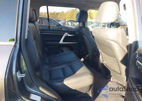 2018 Toyota Land Cruiser V8 z USA, uszkodzony, nr VIN JTMCY7AJ4J4064980